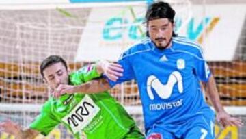 Bacaro protege el balón.