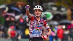 Enric Mas supera a Pogacar y se impone en el Giro de Emilia