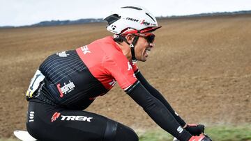 Spain's Alberto Contador rides during the 148,5km first stage of the 75th edition of the Paris-Nice cycling race, in and around Bois d'Arcy, near Paris on March 5, 2017. / AFP PHOTO / Philippe LOPEZ