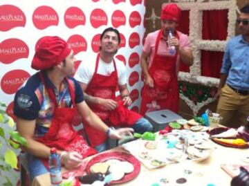 Rojas, Valdés y Álvarez cocinan galletas.