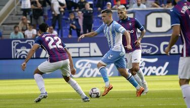 El Eibar enseña al Málaga el camino del descenso