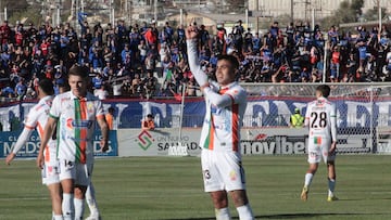 Futbol, Cobresal vs Universidad de Chile.
Fecha 29, campeonato Nacional 2023.
El jugador de Cobresal Cristhofer Mesias celebra su gol contra Universidad de Chile durante el partido de primera division realizado en el estadio El Cobre en El Salvador, Chile.
03/12/2023
Oscar Tello/Photosport
Football, Cobresal vs Universidad de Chile.
29nd turn, 2023 National Championship.
CobresalÕs player Cristhofer Mesias celebrate scoring against Universidad de Chile during the first division match at El Cobre stadium in El Salvador, Chile.
03/12/2023
Oscar Tello/Photosport