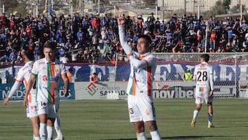 Futbol, Cobresal vs Universidad de Chile.
Fecha 29, campeonato Nacional 2023.
El jugador de Cobresal Cristhofer Mesias celebra su gol contra Universidad de Chile durante el partido de primera division realizado en el estadio El Cobre en El Salvador, Chile.
03/12/2023
Oscar Tello/Photosport

Football, Cobresal vs Universidad de Chile.
29nd turn, 2023 National Championship.
CobresalÕs player Cristhofer Mesias celebrate scoring against Universidad de Chile during the first division match at El Cobre stadium in El Salvador, Chile.
03/12/2023
Oscar Tello/Photosport