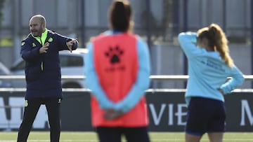 11/12/19 FUTBOL FEMENINO
 ESPANYOL
 PRIMER ENTRENAMIENTO NUEVO TECNICO ENTRENADOR JORDI FERRON