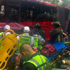 Metrobús y autos se impactan en Insurgentes: hay al menos 6 heridos