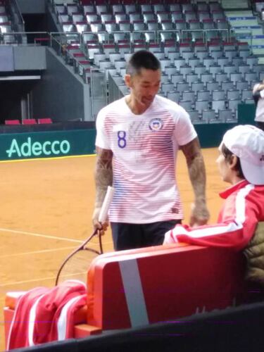Marcelo Ríos sorprendió con un regalo de Arturo Vidal
