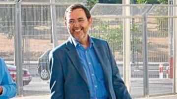 <b>AUTORIDAD. </b>Vicente Grande tendrá que imponer su criterio para confirmar el fichaje de Aouate.