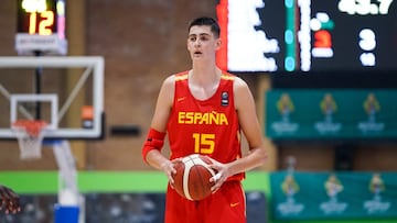 Posiblemente es la mayor perla que ha tenido el baloncesto español en mucho tiempo, pero todavía no ha llegado su momento con España. A sus 18 años lideró al equipo júnior en el Europeo de la categoría (plata) y este verano también ha podido vivir el día a día de la Selección en Málaga dentro del proyecto Golden Boys 2.0 (cada semana, tres jugadores de las categorías de formación se incorporaban a los entrenamientos). Con un físico privilegiado (mide 2,20) y una gran visión de juego es el futuro de la Selección, aunque a lo mejor todavía está algo verde para una cita como el Mundial.