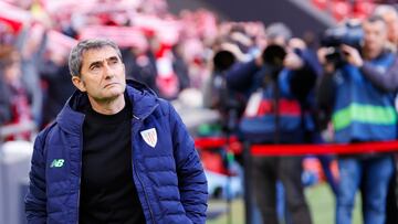 BILBAO, 26/02/2023.- El entrenador del Athletic Club Ernesto Valverde durante el partido de LaLiga que enfrent¨® al Athletic Club y al Girona en el estadio San Mam¨¦s, en Bilbao este domingo. EFE/ Luis Tejido