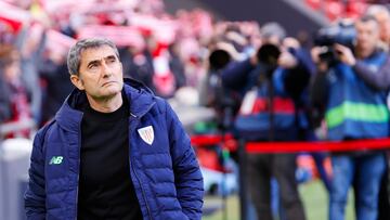 BILBAO, 26/02/2023.- El entrenador del Athletic Club Ernesto Valverde durante el partido de LaLiga que enfrentó al Athletic Club y al Girona en el estadio San Mamés, en Bilbao este domingo. EFE/ Luis Tejido
