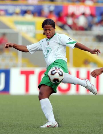 El exitoso andar de México en torneos juveniles inició con Perú 2005. Aquel Tri dirigido por Jesús Ramírez fue liderado en el ataque por Giovani Dos Santos y Carlos Vela. Gio fue galardonado con el Balón de Plata gracias a su habilidad y sus importantes asistencias. Actualmente milita en el LA Galaxy de la MLS.