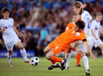 En la fase de cuartos de final, la mayoría de favoritos cayeron. La Eurocopa 2008 fue testigo de una nueva sorpresa en los cuartos de final. La protagonista ahora fue Rusia, que también contra todo prónostico dio el gran golpe al imponerse por 3-1 en la prórroga a los Países Bajos, que llegaba con todo el favoritismo a su favor.
