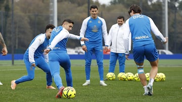 Yeremay Hernández y Miguel Loureiro, durante un entrenamiento del Deportivo.