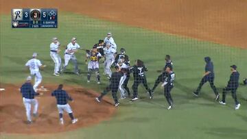 Video: LMB multa a Rieleros y Toros por su doble pelea campal