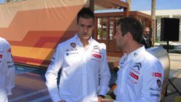 PAREJA DE LUJO. Sordo conversa con el campeonísimo Loeb.