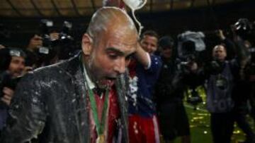Guardiola, tras ser bañado en cerveza.