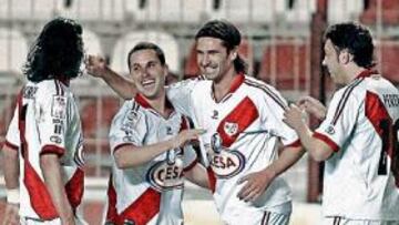 <b>FELICIDAD. </b>Pachón felicita a Collantes en presencia de Llorens.