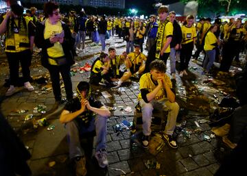 Aficionados del Dortmund se lamenta tras perder la final.