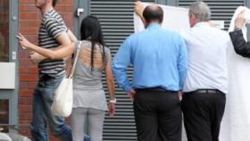 <b>LA INSTANTÁNEA. </b>De Gea, entra en el hospital de Manchester.