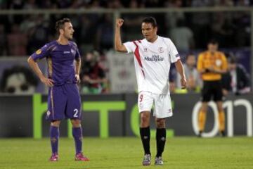 FLORENCE, ITALY - MAY 14: Carlos Bacca of FC Sevilla celebrates after scoring a goal during the UEFA Europa League Semi Final match between ACF Fiorentina and FC Sevilla on May 14, 2015 in Florence, Italy. (Photo by Gabriele Maltinti/Getty Images)
