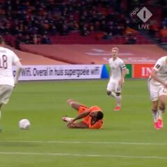 Laporta y todo el barcelonismo en alerta: Wijnaldum y una entrada horrible