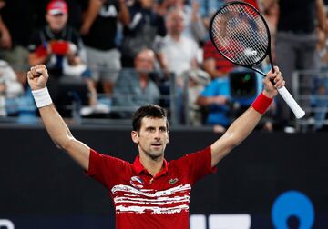 Novak Djokovic igualó la final de la Copa del Mundo ATP entre España y Serbia al derrotar a Nadal por 6-2 y 7-6(4), en 1 hora y 55 minutos.