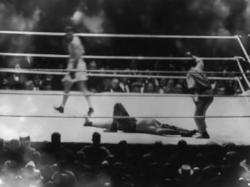 14 de septiembre de 1923. Luis Ángel Firpo fue el primer boxeador latinoamericano en disputar un campeonato mundial de pesos pesados. Perdió el título ante Jack Dempsey en el segundo asalto por KO.