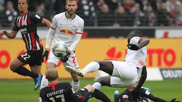 El Eintracht tumba al líder