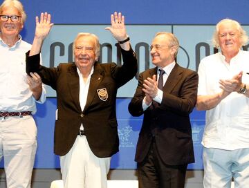 Ferrándiz recibió un emotivo homenaje en Alicante en 2019 de la mano de Florentino Pérez. 