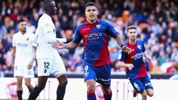 Cucho Hernández celebra el gol que anotó en Mestalla en la pasada jornada.