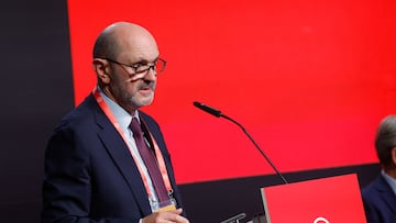 Rafaél Louzán tras ser elegido nuevo presidente de la RFEF.