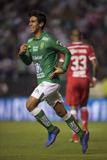 El delantero de los esmeraldas es el mexicano con más goles (5) en la tabla de goleo individual en el presente torneo Clausura 2019. Macías ha sido una revelación en la Fiera e incluso se ha cuestionado el por qué de su salida de Chivas.
