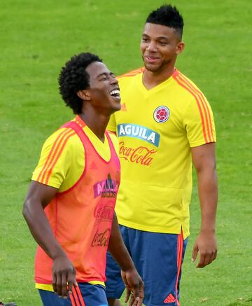 La Selección Colombia realizó su segunda práctica en El Campín, previo al partido de despedida y viaje a Milán. En el entrenamiento hubo dos grupos: uno haciendo trabajo defensivo y otro trabajo en ataque.