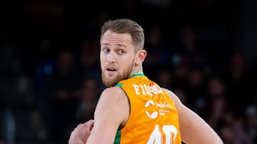 Luke Fischer, pívot del Betis.