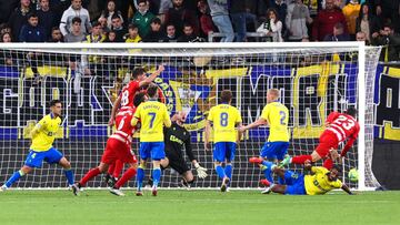 Molina marca el tanto del empate.