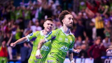 PALMA DE MALLORCA, 07/11/2025. El jugador del Illes Baleares Palma Futsal, Mario Rivillos, celebra uno de los goles conseguidos durante la final de la Copa Intercontinental que han disputado hoy viernes entre el Palma Futsal y Peñarol en el Palau Municipal d´Esports Son Moix. EFE/MIQUEL A. BORRÀS.