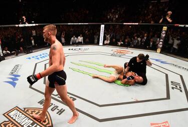 Gustafsson acaba con Teixeira ante los suyos y mira a Cormier