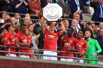 Jugó en Inglaterra entre 2016 y 2018. Con el Manchester ganó la Community Shield y la Copa de la Liga y anotó 29 goles en 53 partidos.