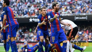 Messi celebra en Mestalla.