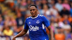 Yerry Mina en un partido del Everton.