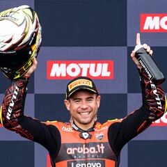 Bautista se va de Barcelona con triplete