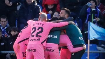 GETAFE (MADRID), 15/01/2023.- Los jugadores del Espanyol celebran el segundo gol ante el Getafe, durante el partido de la jornada 17 de LaLiga entre el Getafe y el Espanyol celebrado en el Coliseo Alfonso Pérez en Getafe este domingo. EFE/Juan Carlos Hidalgo
