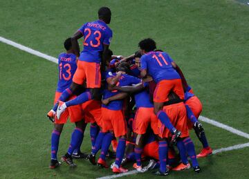 0-1. Roger Martínez celebró el l primer gol.