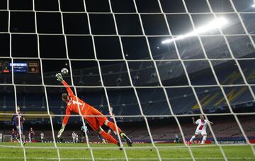 1-4. Kylian Mbapp¨¦ marc¨® el cuarto gol, hat-trick del franc¨¦s.