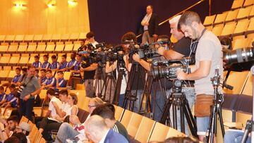 Los profesionales de los medios de comunicaci&oacute;n, durante la presentaci&oacute;n de Kagawa.