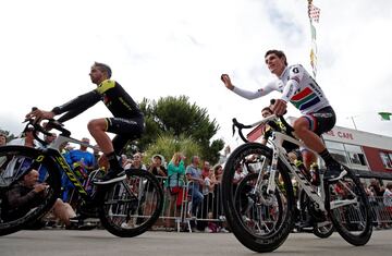 Equipo de Mitchelton-Scott. Damien Howson y Daryl Impey.