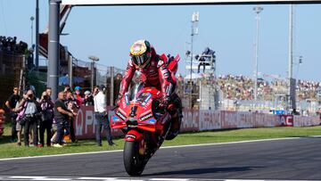 'Stopie' de Bagnaia llegando al podio del esprint de Misano 2.