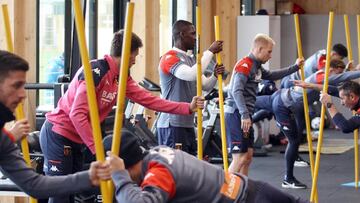 Cristian Zapata vuelve a entrenar y estar&iacute;a en el Genoa vs Lazio.