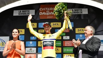 Australia's Richie Porte celebrates his overall leader yellow jersey on the podium at the end of the 147,5 km sixth stage of the 69th edition of the Criterium du Dauphine cycling race on June 9, 2017 between Villars-les-Dombes and La Motte-Servolex. / AFP PHOTO / PHILIPPE LOPEZ