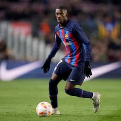 Busquets, Dembélé y Araújo, al borde de la suspensión